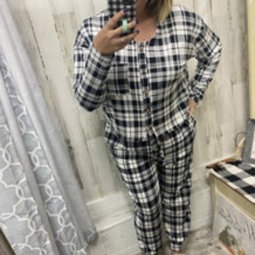 Black and white lounge wear